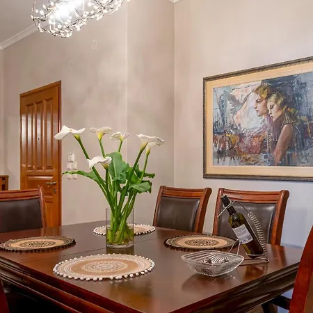 Laurel Heights La Canée