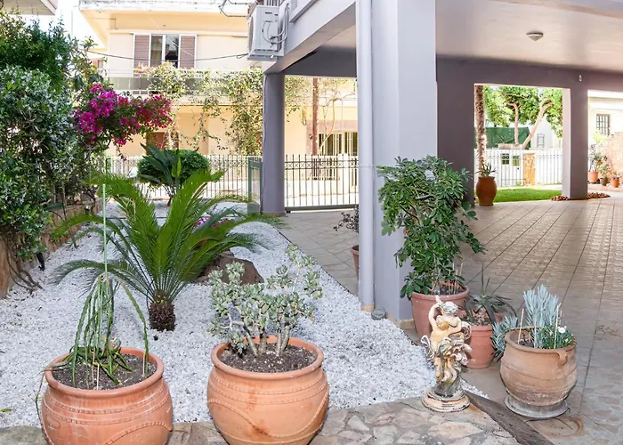 Laurel Heights Apartman *