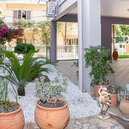 Laurel Heights Apartment *
