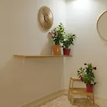 Laurel Heights 아파트