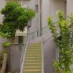 Laurel Heights 公寓 *