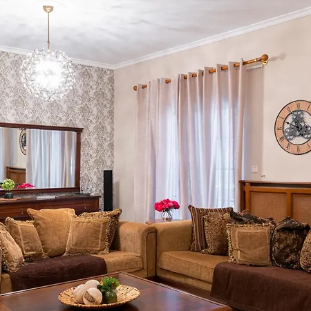 Laurel Heights خانيا