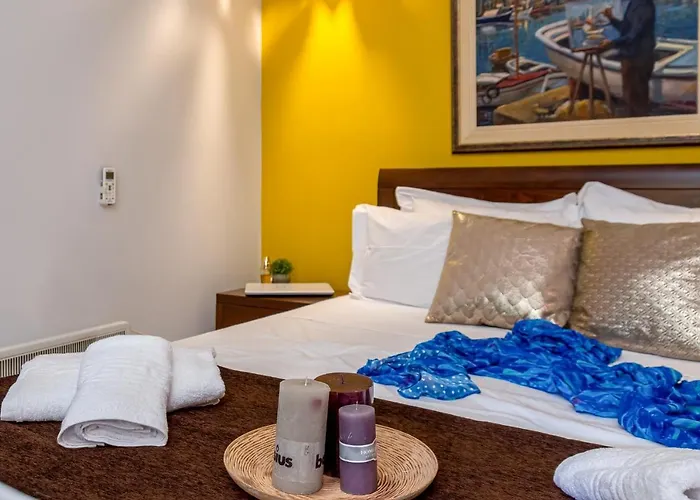 Laurel Heights Апартаменты